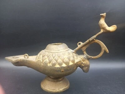 Lampe A Huile Ancienne Decor Coq  Croix Relief métal doré  - Photo 1/4