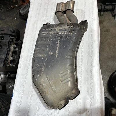 Silenciador de escape Audi S8 4.2 Quattro 4D0253611E fabricante de equipamento original - Imagem 1 de 4