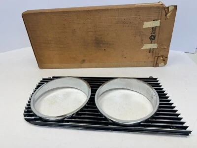 Nuevo de Lote Antiguo Chrysler Newport 1965 Pasajero Lateral Derecho Faro Bisel Borde 2445404. Foto 1 de 2