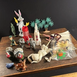 Vintage Cake Topper Lot Astronauten Raketen Pfadfinder Truthähne Hirsche Bäume etc b - Bild 1 von 24