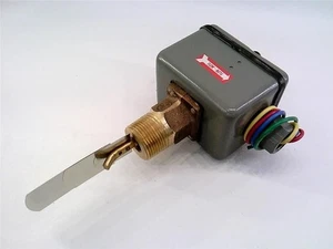 Johnson Controls F61MB-1C 3R Raintight Flow Control SPDT 6" - Picture 1 of 1