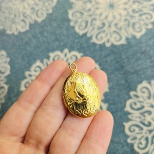 Vintage Gold Serenity Prayer Hands Locket - Picture 1 of 7