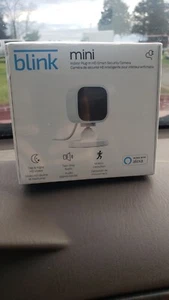 Blink Mini indoor security camera, 1080 HD, motion detection, Works with Alexa - Picture 1 of 3