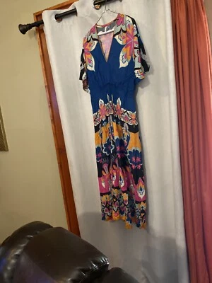 VESTIDO MAXI EN BLANCO LONDRES TALLA ÚNICA NEGRO FLORAL CINTURA AJUSTADA - PRECIO DE VENTA SUGERIDO POR EL FABRICANTE $167 Foto 1 de 2