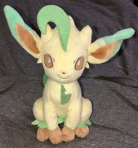 Peluche LEAFEON Pokémon TOMY 9" - 2017 Nintendo - OFICIAL GENUINO - Imagen 1 de 10