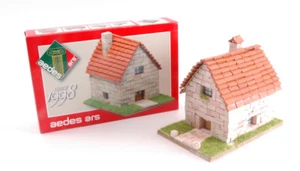 Modellino modellismo kit di montaggio gioco Aedes Ars PETIT CHALET mm 110x70x80 - Imagen 1 de 1