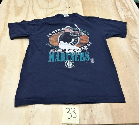 Vintage 2001 Ichiro Seattle Mariners T Shirt Sz Large MLB Graphic Cover