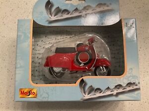 New 1:18 scale Maisto collectable model diecast Vespa scooter 158552
