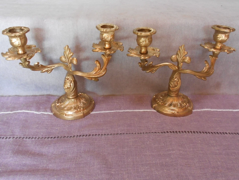 Ancienne Paire de Chandeliers Bougeoirs doubles Rocaille en bronze Super - Photo 1/4