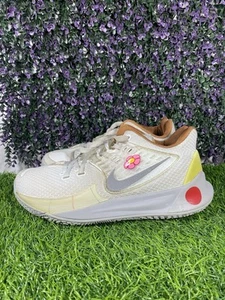 Pantalones cuadrados Nike Bob Esponja x Kyrie 2 bajos para hombre talla 8,5 mejillas arenosas flor blanca - Imagen 1 de 21