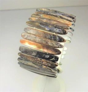NAUTICAL BEACH SHELL LIGHT AND DARK SURFER STYLE REVERSIBLE STRETCH BRACELET - Picture 1 of 9