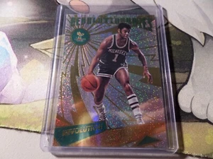 2016-17 Panini Revolution: Oscar Robertson - Revolutionaries #2 - Picture 1 of 1
