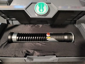 Sable de luz Star Wars Galaxy's Edge Qui-Gon Jinn Legacy empuñadura Disney - Imagen 1 de 3