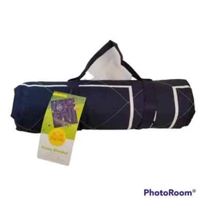 Sun Squad "Here Comes the Fun" Coperta Picnic Attività Trapuntata Marina Militare 72" x 60" - Foto 1 di 3