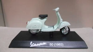 VESPA 1963 50 MOTO/BIKE 1:18 SALVAT MAISTO - Imagen 1 de 3