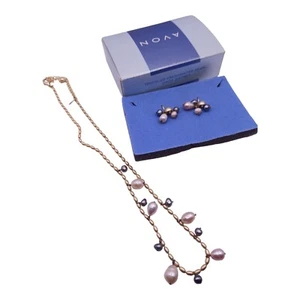 Juego de pendientes collar gota perlas de agua dulce tricolor Avon 2002 sin usar, en caja difícil de encontrar raro - Imagen 1 de 5