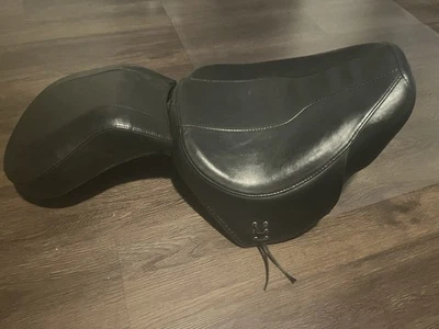 HARLEY-DAVIDSON GENUINE BRAND SEAT EVO SOFTAIL FATBOY HERITAGE DELUXE 84-99 - Image 1 of 2