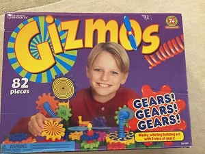GIZMOS GEARS! GEARS! GEARS! BUILDING SET WITH THREE SETS OF GEARS 82 PIECES 7+ - Picture 1 of 3
