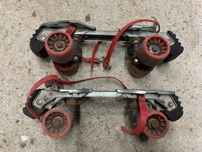 Paire de patins à roulettes anciens (R30) - Photo 1/4