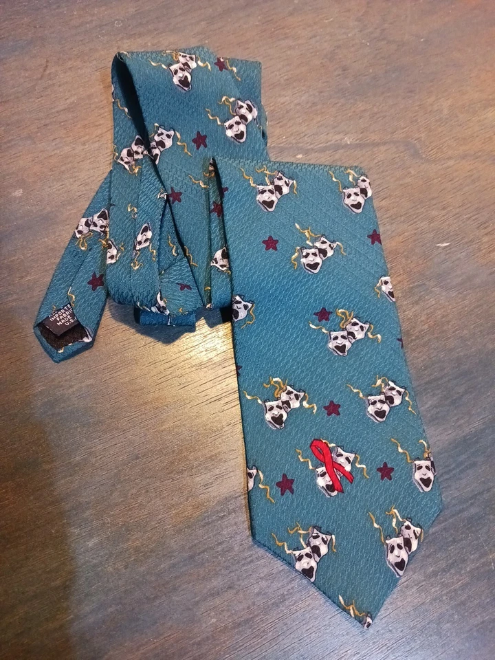 Corbata Broadway Cares Ribbon Project años 90 - Elizabeth Kurtzman lucha contra el SIDA Foto 1 de 4