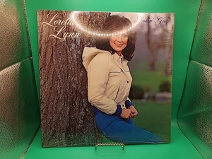 BRAND NEW Sealed Lookin' Good Loretta Lynn Record LP Vinyl 1980 MCA 5148 - Picture 1 of 12