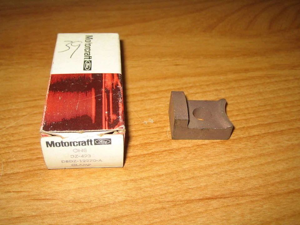 Abrazadera de distribuidor Ford Granada 1978 NOS Foto 1 de 1