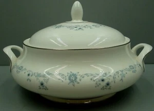 Royal Doulton ANGELIQUE Round Covered Vegetable Serving Bowl with Lid - Picture 1 of 3