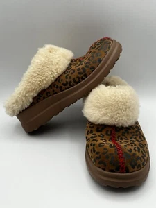 UGG Iheart Dream Leopard Chestnut Slipper Clog rote Nähte Lammfell Gr. 4 1006204 - Bild 1 von 6