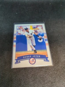 Derek Jeter 2002 Fleer #279 ~ Yankees, HOF - Picture 1 of 2