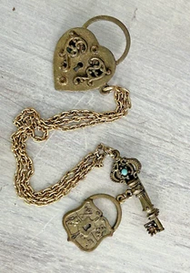 Viktorianisches Pin-Set Herzschloss & Schlüssel mit Kette Antik Gold Metall - Bild 1 von 5