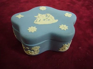 Vintage Wedgwood Blue Jasperware Covered Trinket Dresser Jewelry Ring Box - Picture 1 of 9