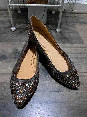 Pisos planos de ballet Frye Regina de cuero marrón con tachuelas punta nueva sin caja Foto 1 de 4