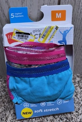 Hipsters activos sin etiquetas para niñas Hanes. Talla: Mediana. Pack de 3. Foto 1 de 4
