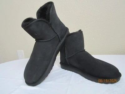 Bota negra al tobillo con borde festoneado de piel de oveja talla US 11 NUEVA CON ETIQUETAS Foto 1 de 4