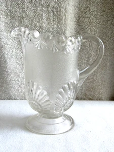Shell & Jewel strukturiertes Glas dekorativ 8" hoher Sockel Wasserkrug 1890er? - Bild 1 von 9