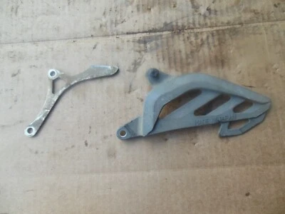 Cubierta de piñón de ahorro de carcasa YZ450F 2005 YAMAHA YZ 450F genuina OEM 2003-2005 Foto 1 de 4