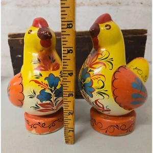 Pair of Vintage Russian Hand-painted 6" Chickens Pressed Saw Dust Folk Art - Picture 1 of 7