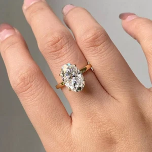 Anillo de boda de diamantes cultivados en laboratorio de corte ovalado de 5 quilates de oro amarillo de 14 k - Imagen 1 de 10