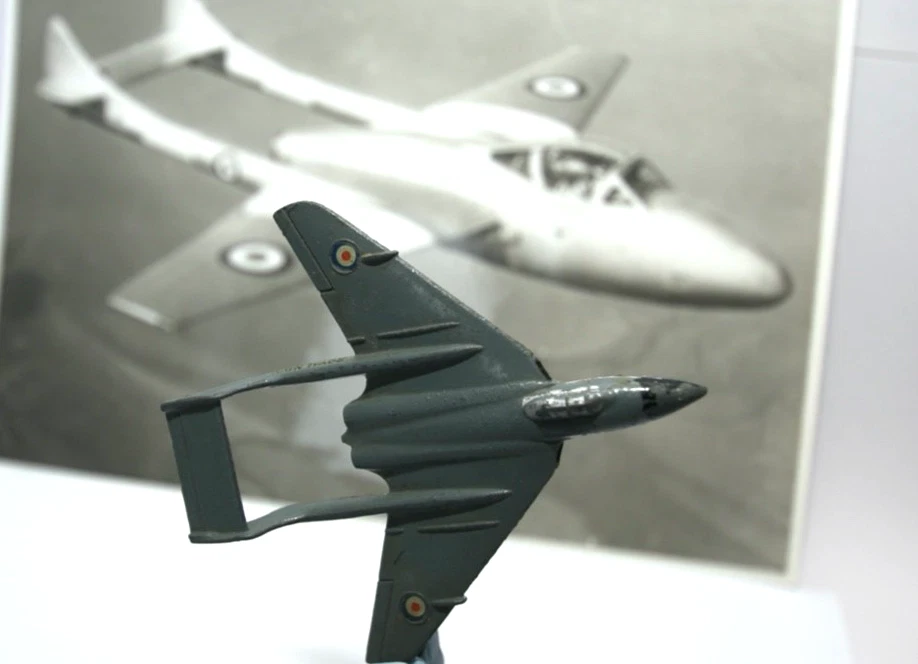 Avión de combate vintage Dinky Toys 738 DH110 Sea Vixen Royal Navy Foto 1 de 4