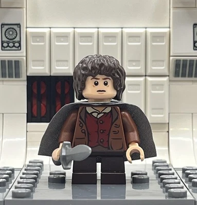 LEGO Lord of the Rings Frodo Baggins Minifigure - lor003 - Set 9470 - Image 1 of 4