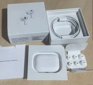Apple AirPods Pro 2nd Generation with MagSafe Wireless Charging Case - White - Photo 1 sur 2