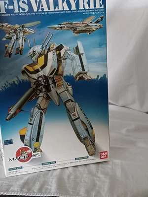 Super Dimension Fortress Macross 1/72 VF-1S Variable Valkyrie Plastic Model JP  - Image 1 of 3