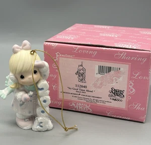 Precious Moments "Icy Good Times Ahead" 2003 Ornament (112840) - Bild 1 von 4
