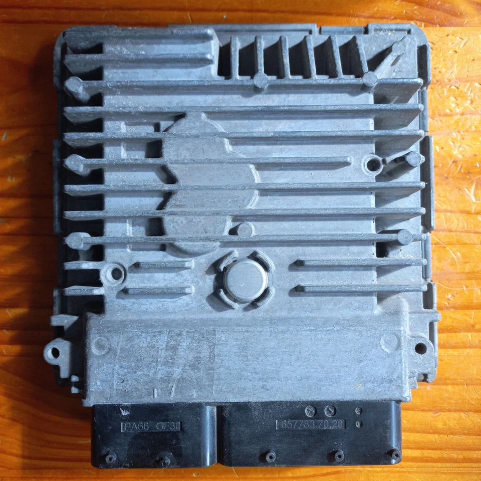 CALCULATEUR VW POLO V 1.6 TDI  -DÉCODÉ- SIMOS PCR2.1  5WP42920AA  / 03L906023 ME - Immagine 1 di 2