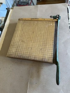 Vintage Guillotine Papierschneider United Trimmer Nr. 12 Ingento Heco Typ 12" Größe - Bild 1 von 7