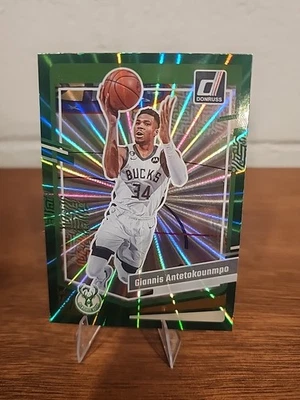 2023 - 24 Panini Donruss - Giannis Antetokounmpo #188 全息绿色激光 — 第 1/2 张图片