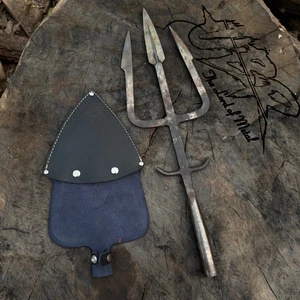 HERRAMIENTA D2 HECHA A MANO PERSONALIZADA PUNTA DE LANZA TRIDENTE DE ACERO, SHIVA TRISHUL CON FUNDA - Imagen 1 de 5