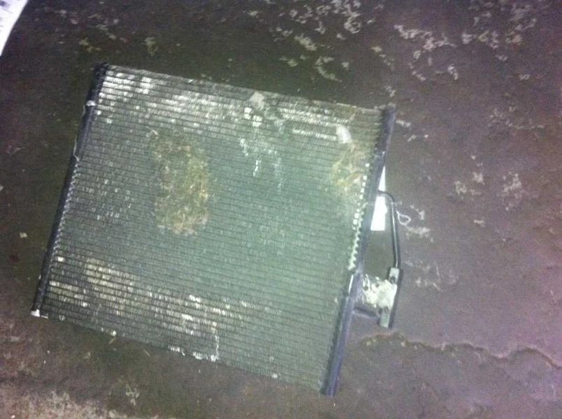 98 99 00 BMW 528I CONDENSADOR AC  Foto 1 de 4