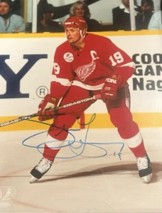 Steve Yzerman Autographed 8x10 Photo  - Picture 1 of 2