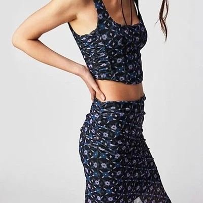 Corsé Top y Falda Free People Negro y Púrpura Estampado Floral Galaxia Talla M Foto 1 de 4